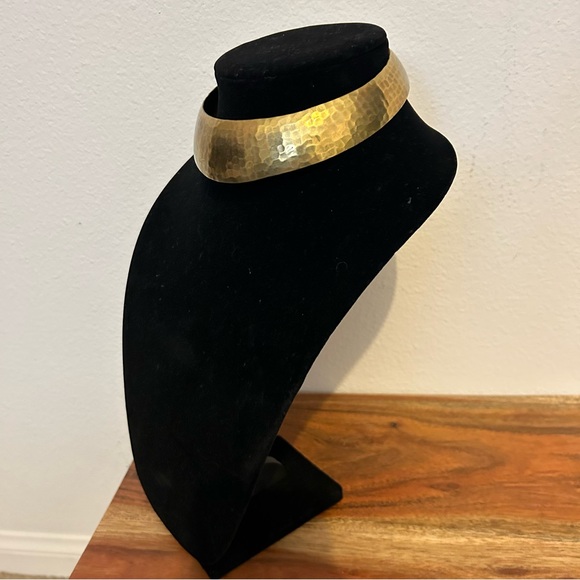 Elegant Hammered Metal Choker Necklace - Picture 3 of 7